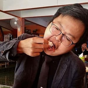 The Isaander กินลาบกับทนายอานนท์