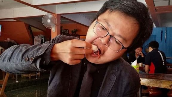 The Isaander กินลาบกับทนายอานนท์