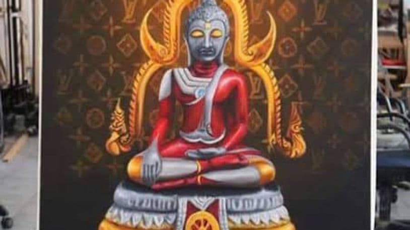 กลุ่มชาวพุทธพลังแผ่นดิน แจ้งเอาผิด นศ.โคราชและศิลปินแห่งชาติ กรณีพระพุทธรูปอุลตร้าแมน
