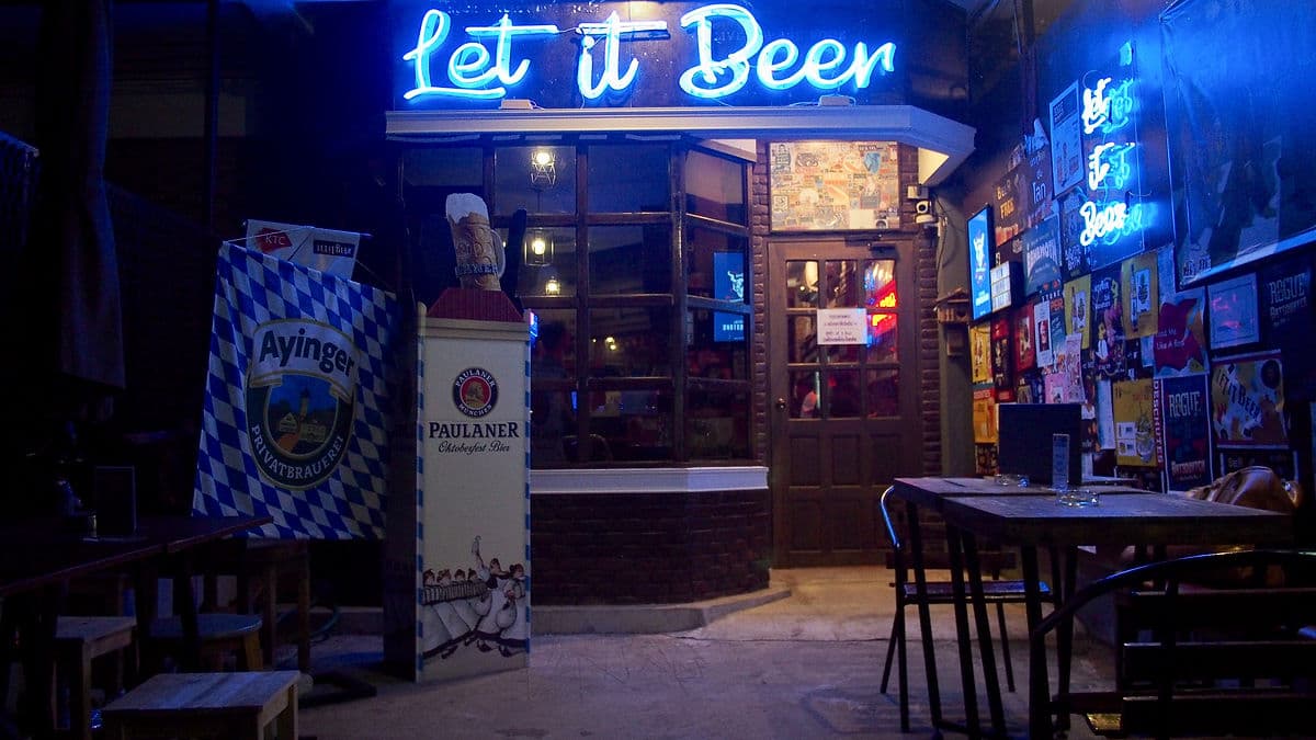 Let it Beer : ร้านเบียร์และแผ่นเสียงที่ดีที่สุดในละแวกกังสดาล ประเทศขอนแก่น(เพราะมีอยู่ร้านเดียว)