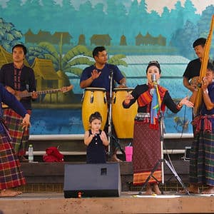 หมู่บ้านอีสานในฟาร์มฝรั่ง: จิม ทอมป์สัน สรวงสวรรค์ของคนรักมวลหมู่ไม้