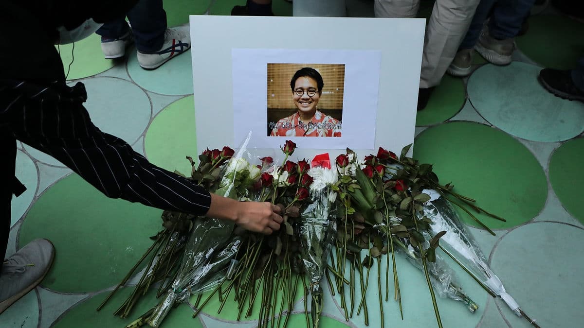 นักศึกษาชุมนุมระลึกถึงผู้ลี้ภัย ตำรวจปฏิเสธรู้เห็น อุ้มวันเฉลิม ที่กัมพูชา