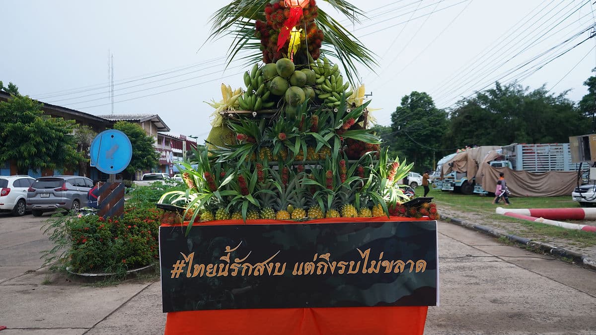 สงครามที่ไม่รู้จบ (3): 'เทศกาลผลไม้' หลังเสียงปืนดัง ในวันที่เขตแดนไม่ใช่เรื่องของคนแถวนี้