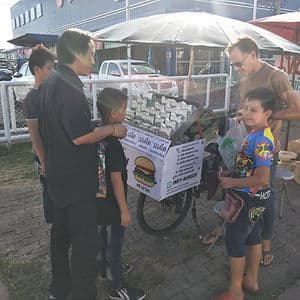 คนบ้านใด๋ (Human of Isaan) : วิน & จิมมี่ วาลราเวนส์ พ่อลูกขายเบอร์เกอร์หลังอานจักรยาน